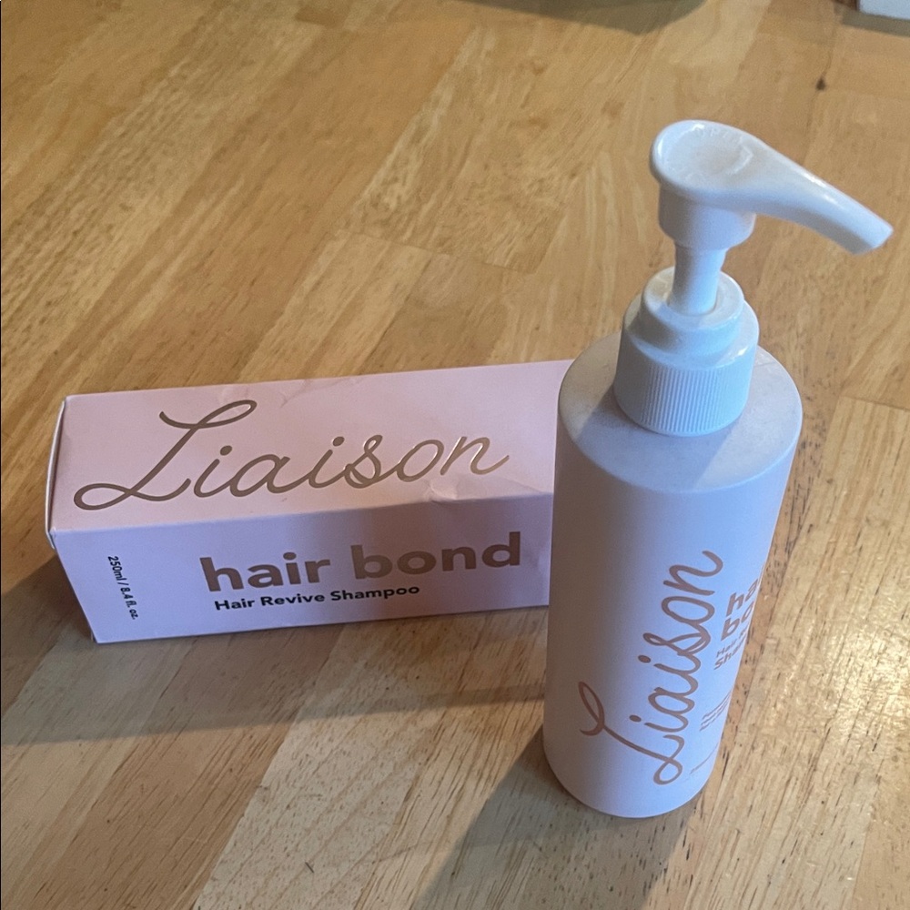 Hair Bond Revive Shampoo - White and Pink